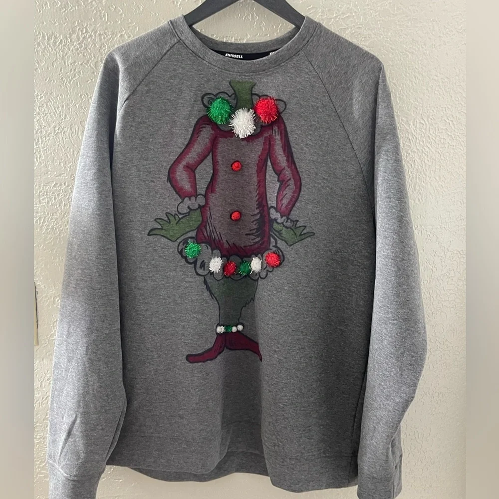 NWOT Russell Men’s Athletic Holiday Gray Crewneck‎ Sweater Festive Design Large